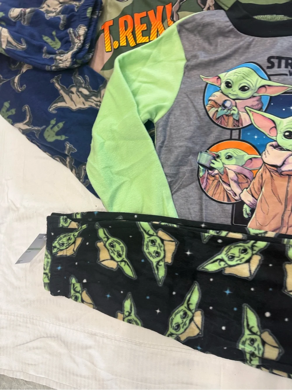 New boys Sz 8 Star Wars Baby Yoda Green & Gray Long-Sleeve Top bundle
